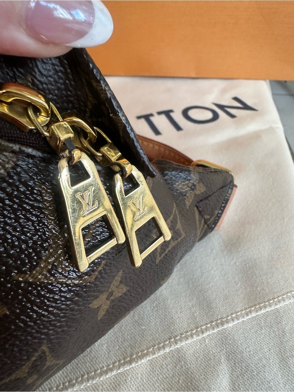 ✨Louis Vuitton Monogram Original Bumbag in Brown and Tan- Great Condition✨ - Picture 4 of 15